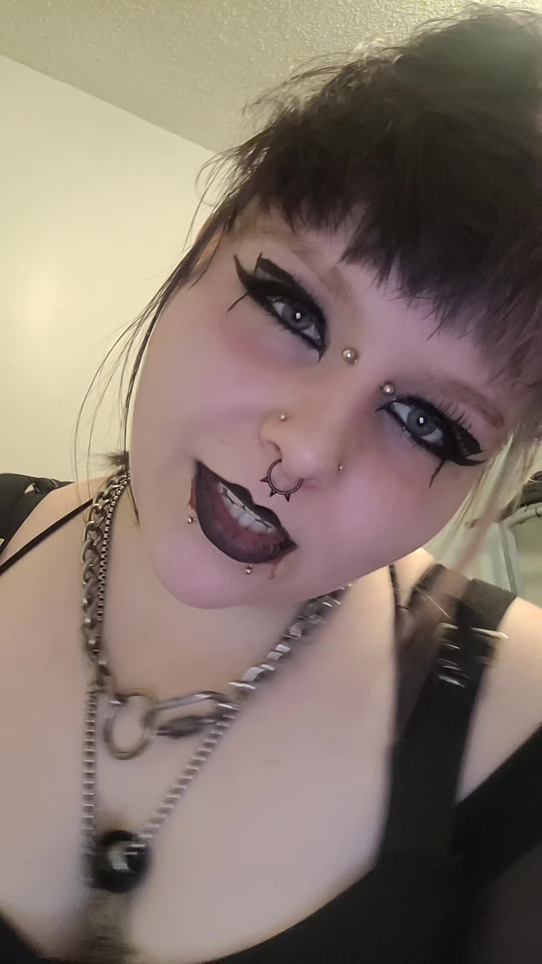 @Ally_Wolfy666
