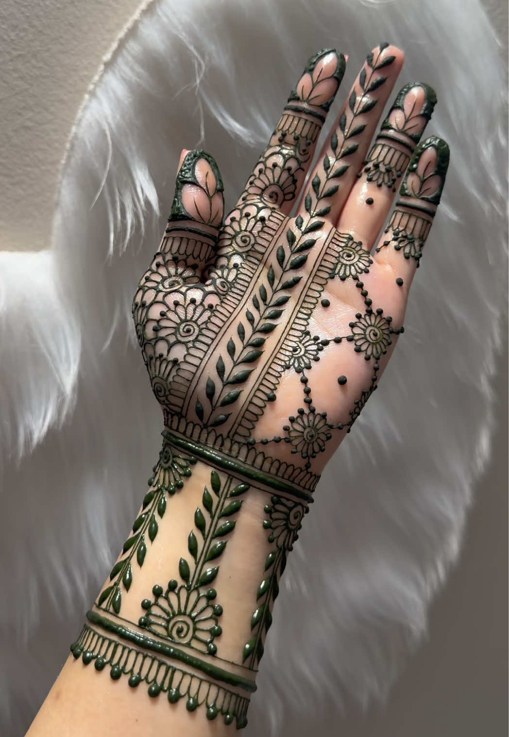 @charmsofmehandi