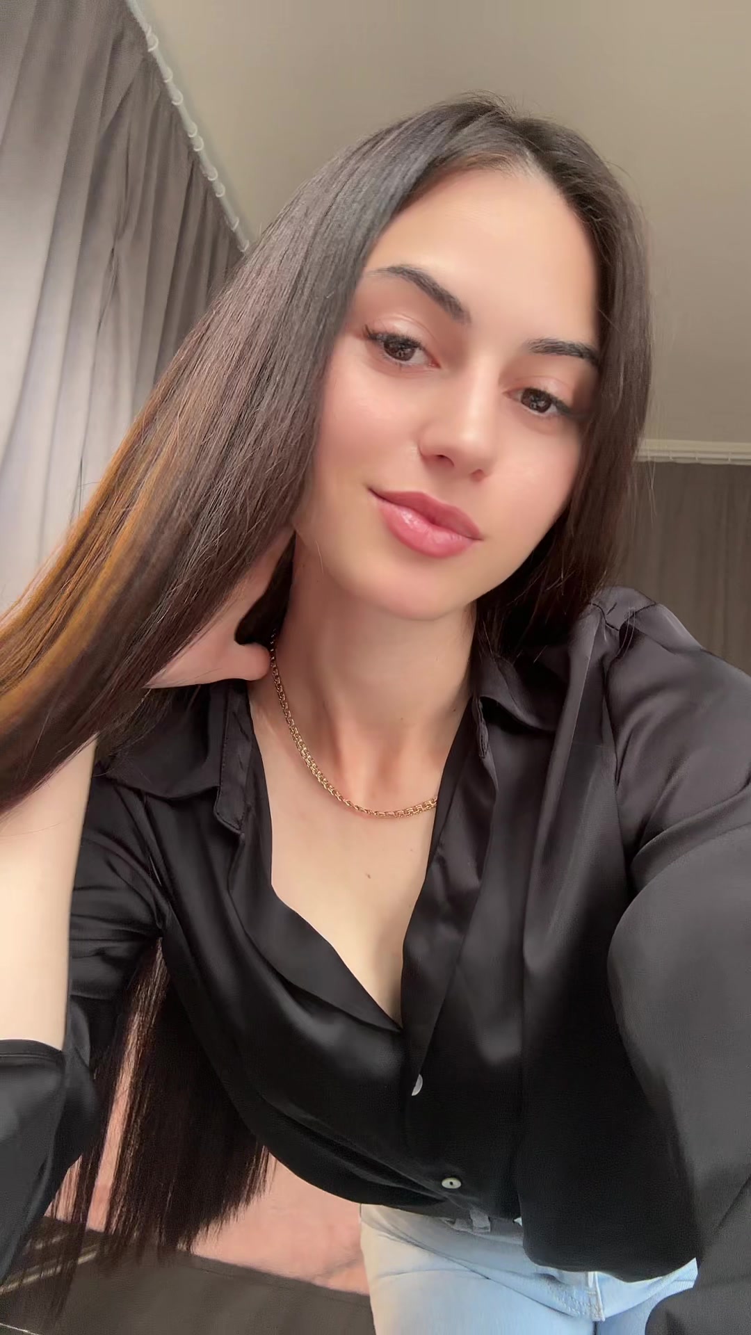 @Annushka🖤♥️