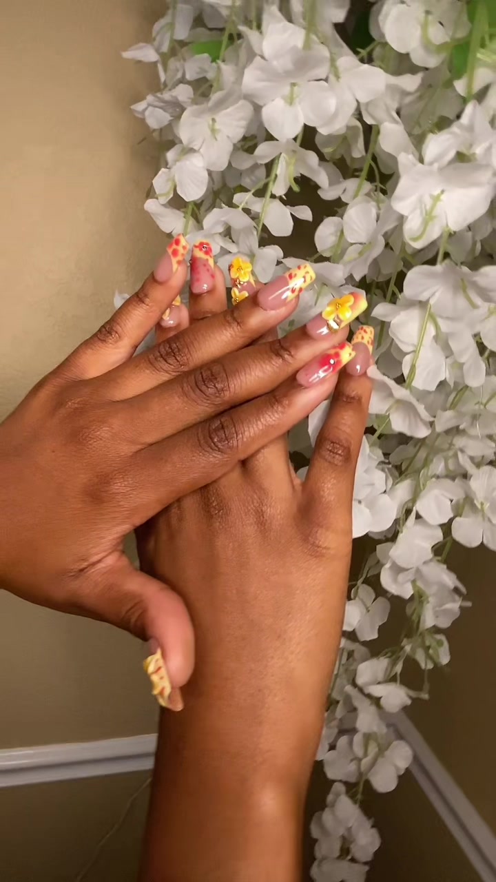 @azariaa 👩🏽&zwj;🦰