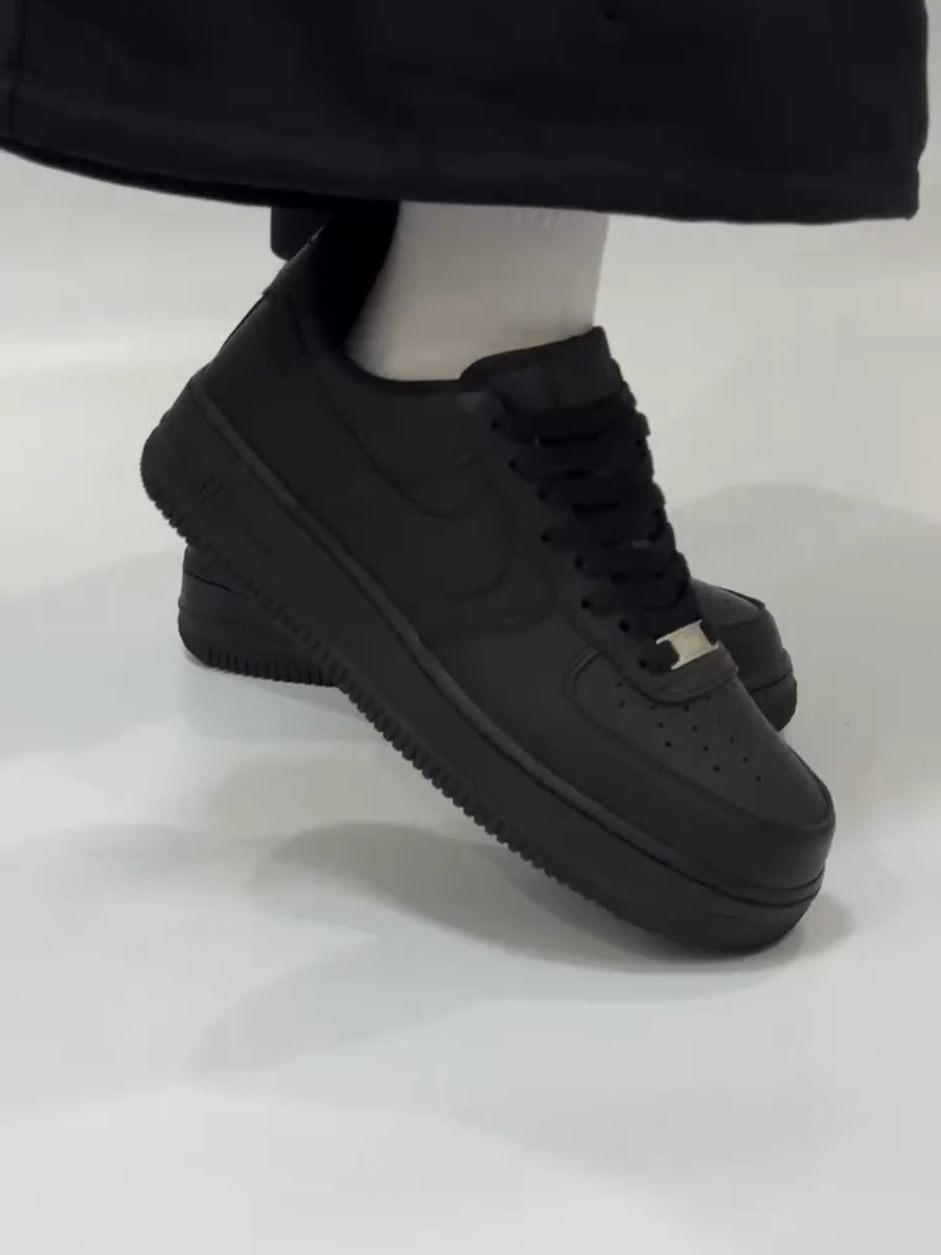 @Monarchy Sneakers