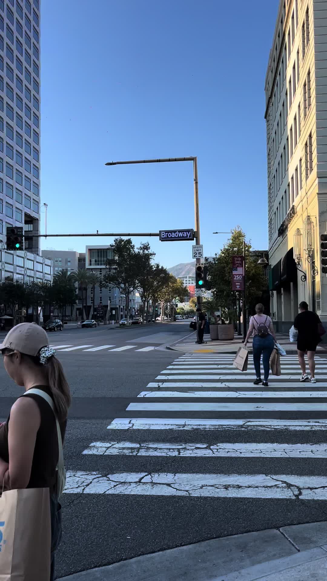 @callesdelosangeles