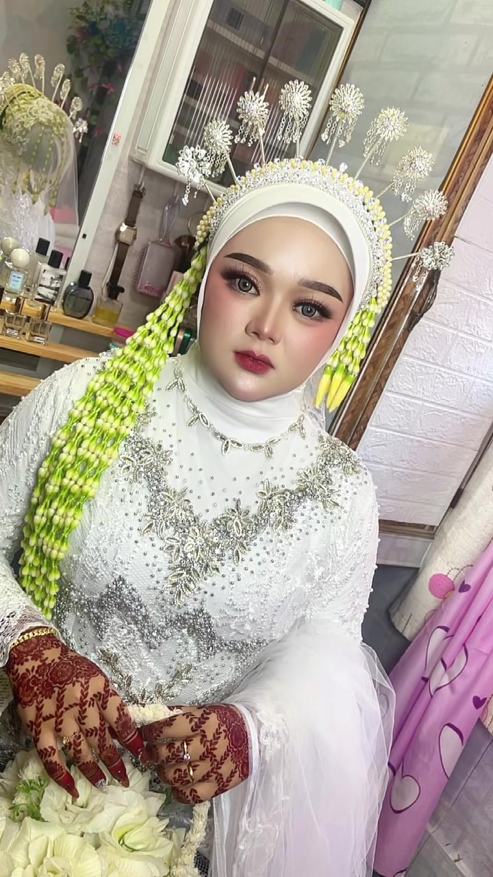 @Anya makeup