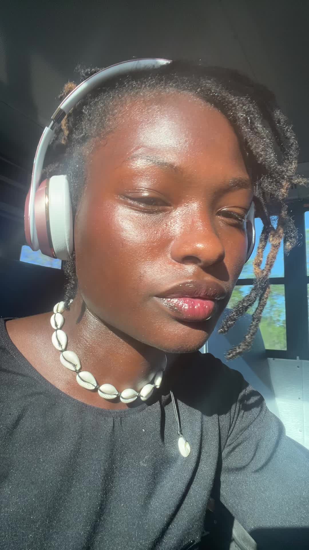 @🫶🏾