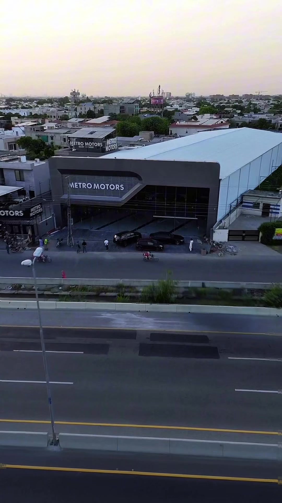 @METRO MOTORS