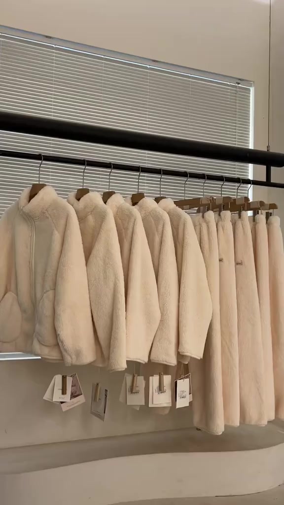 @Fur coat fans