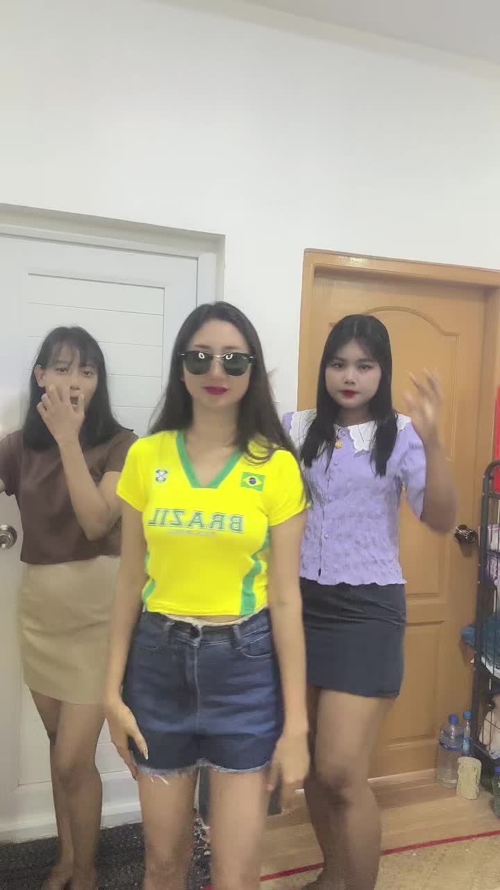 @💛Phyu Sandar 220💛
