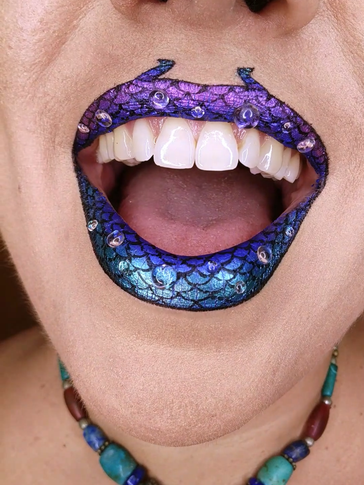 @TheMirrorBeauty lip art 💋🌈💄