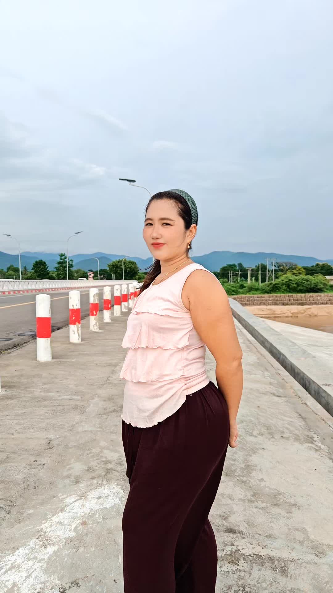 @Song Laypyay Hnin (Official )