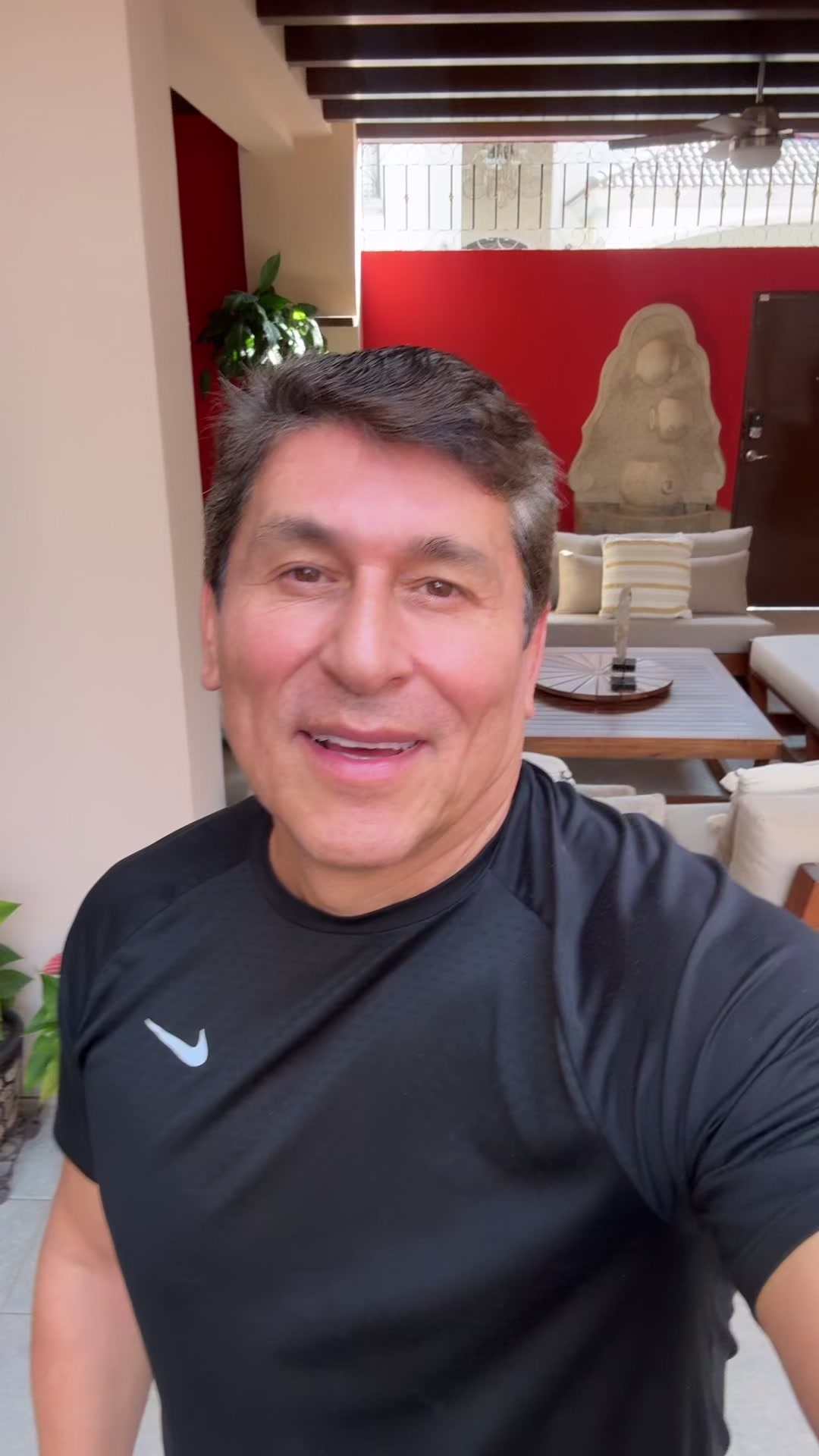 @César Lozano
