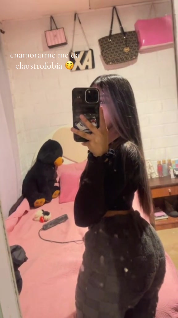 @𝒜𝓃𝓉𝑜𝓃𝑒𝓁𝓁𝒶 ✨