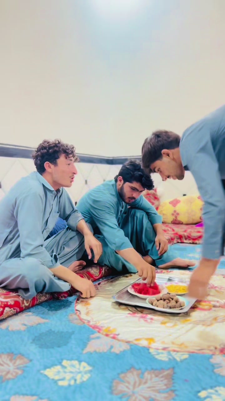 @WAQAS the wolf 😘🤭