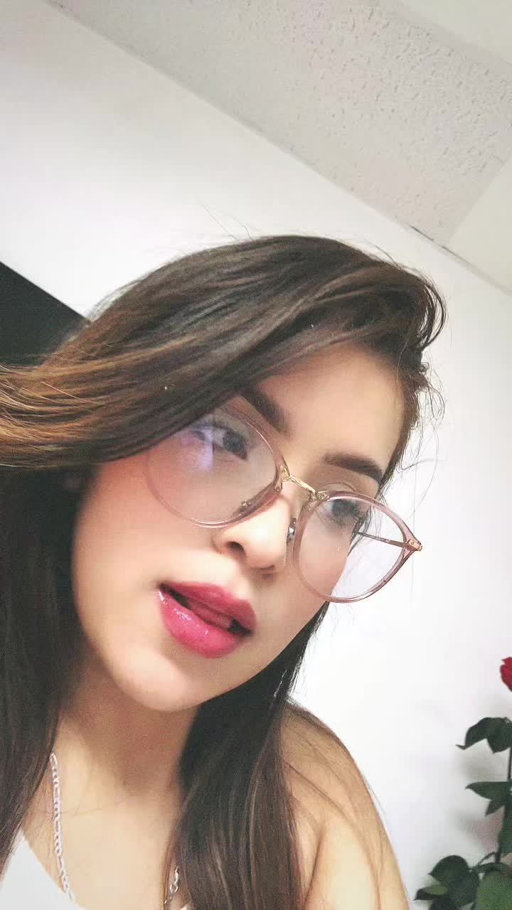 @Naye🌹🌈
