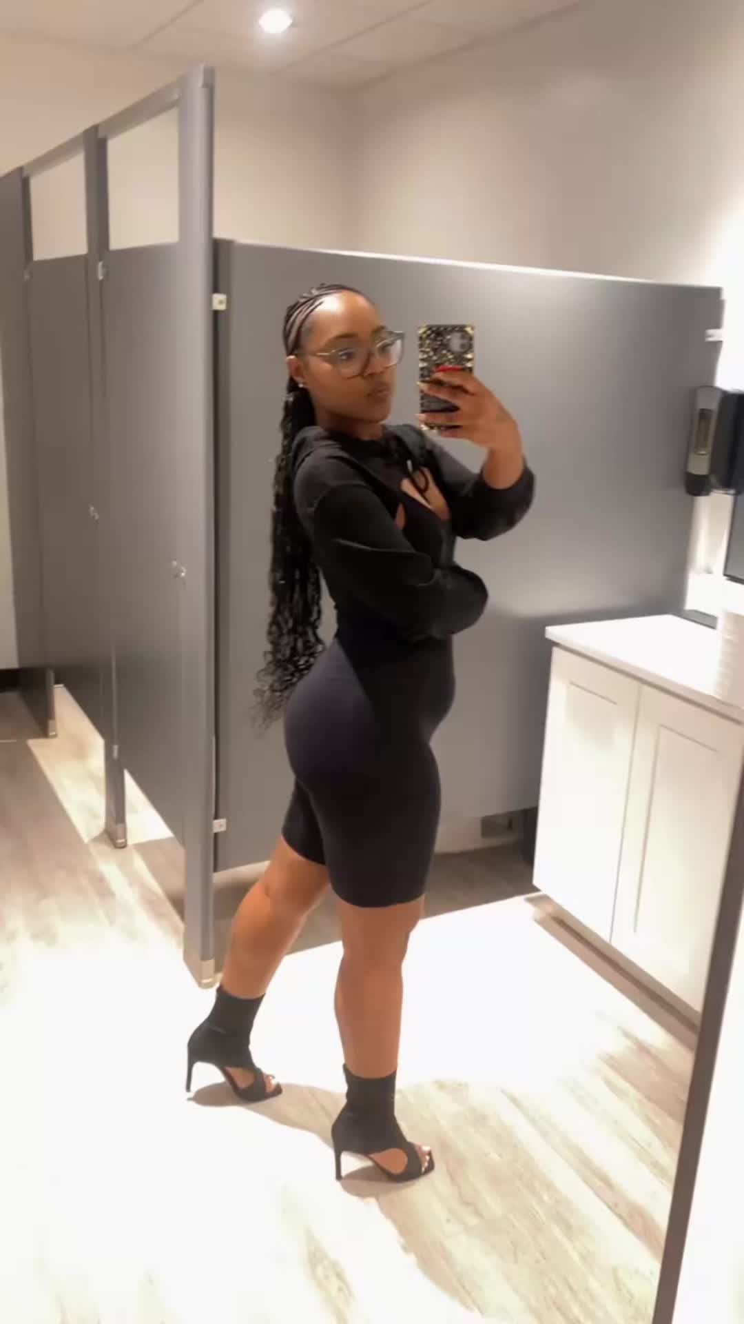 @Ariianaa_Laniisee🥀