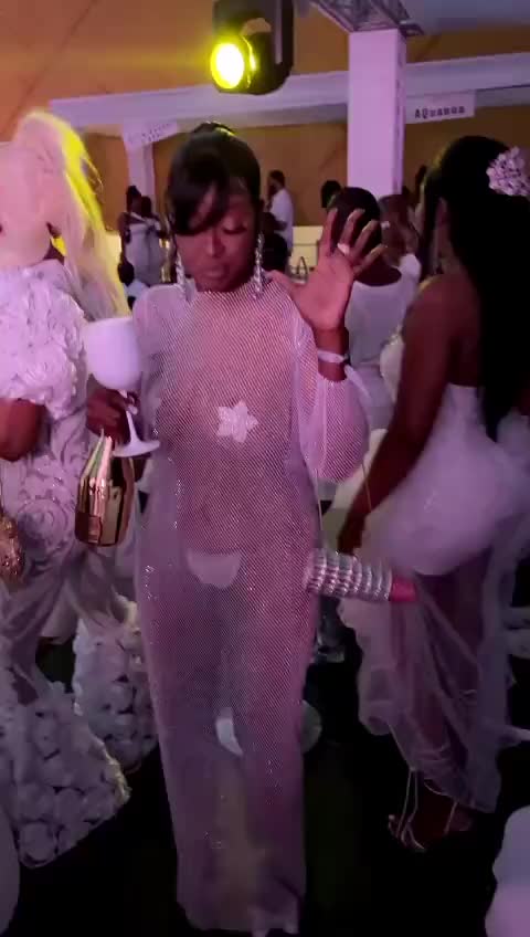 @DonnetteElegantBossLady