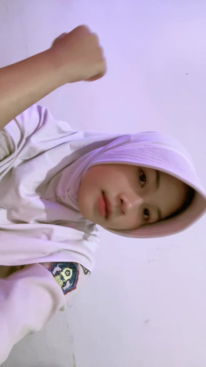 @🦋