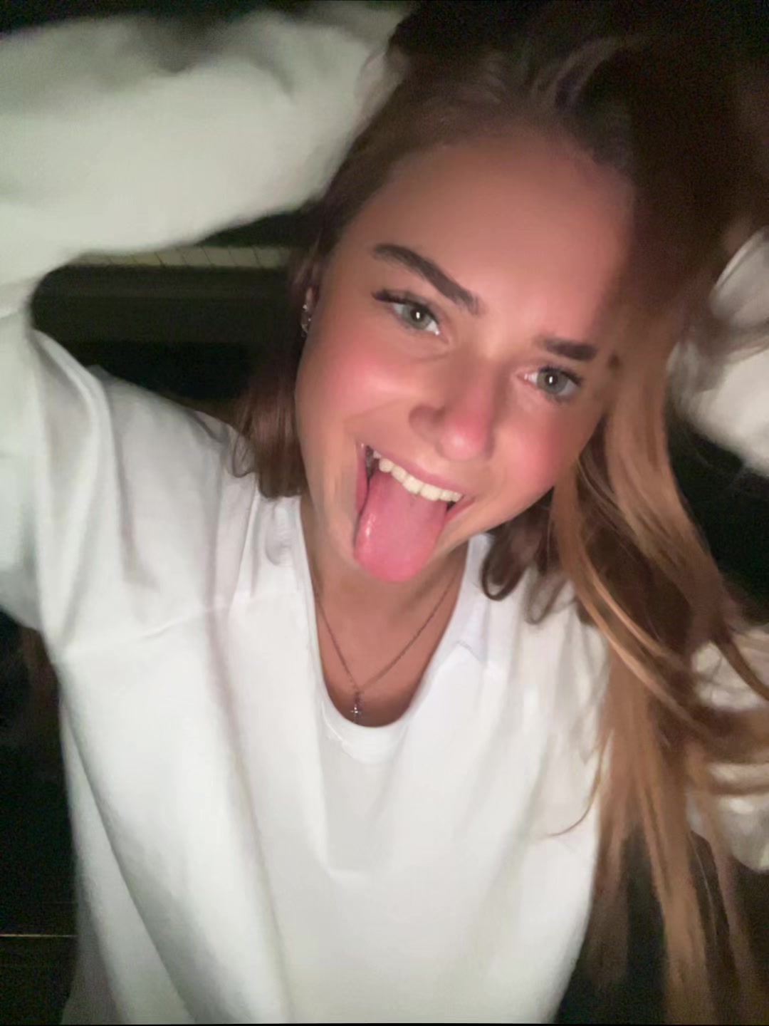 @alyak977