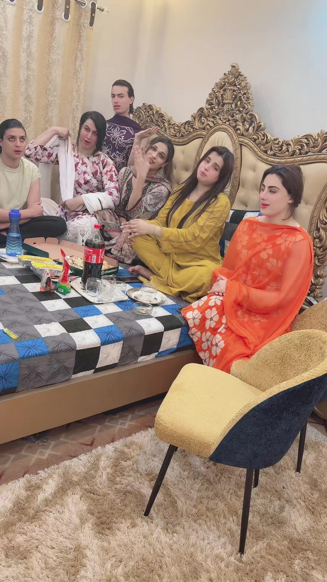 @The Real Khanzadii 😏
