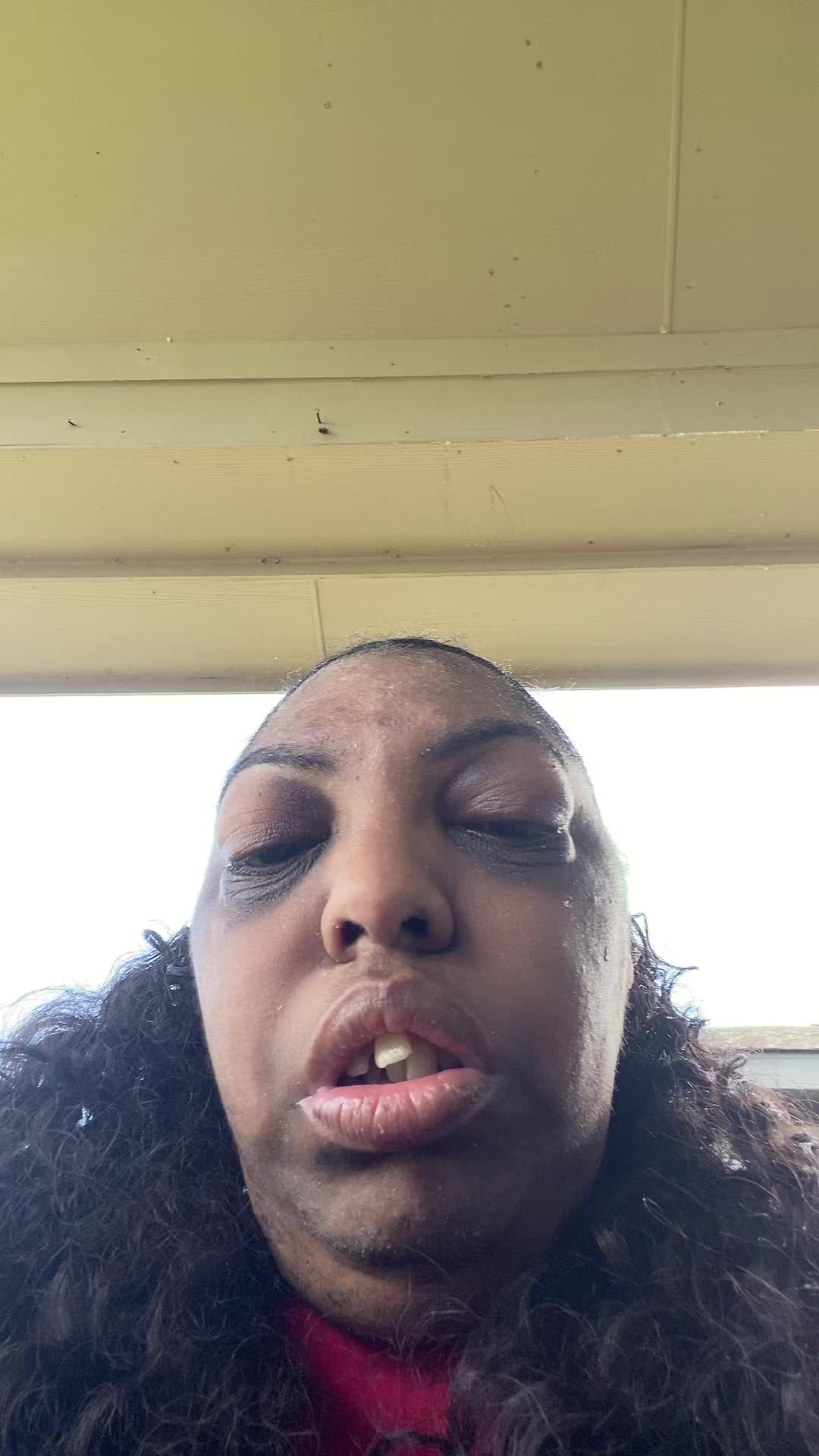 @_shannonderouen