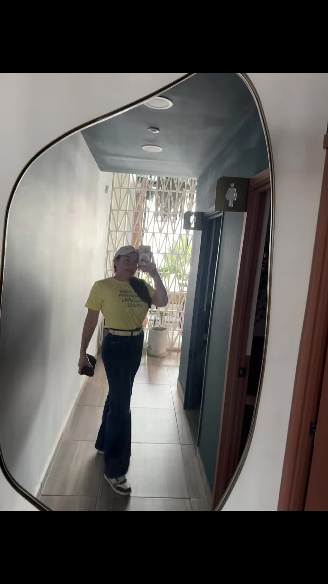 @clauguzman.co