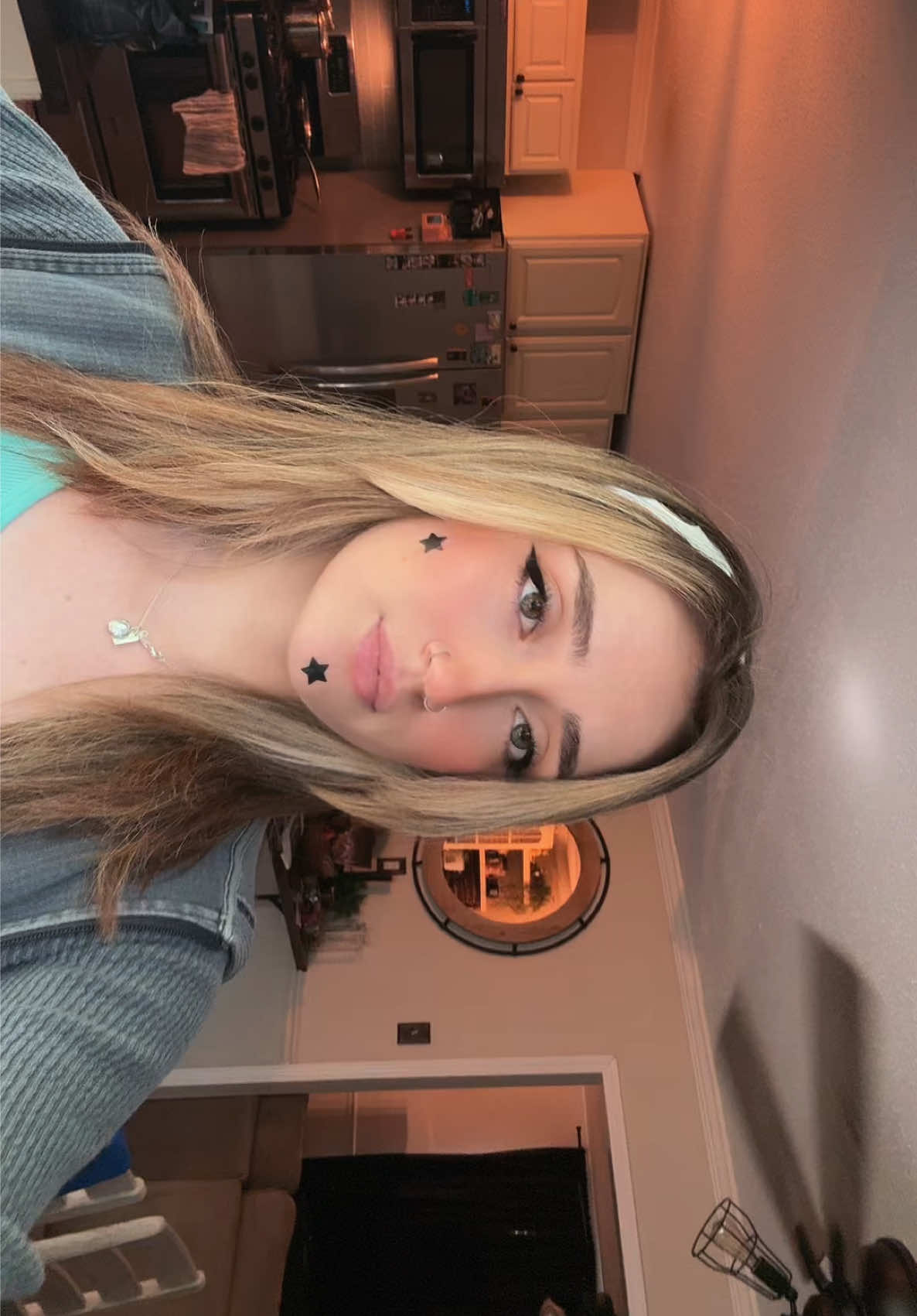 @𝘭𝘦𝘹𝘪 シ