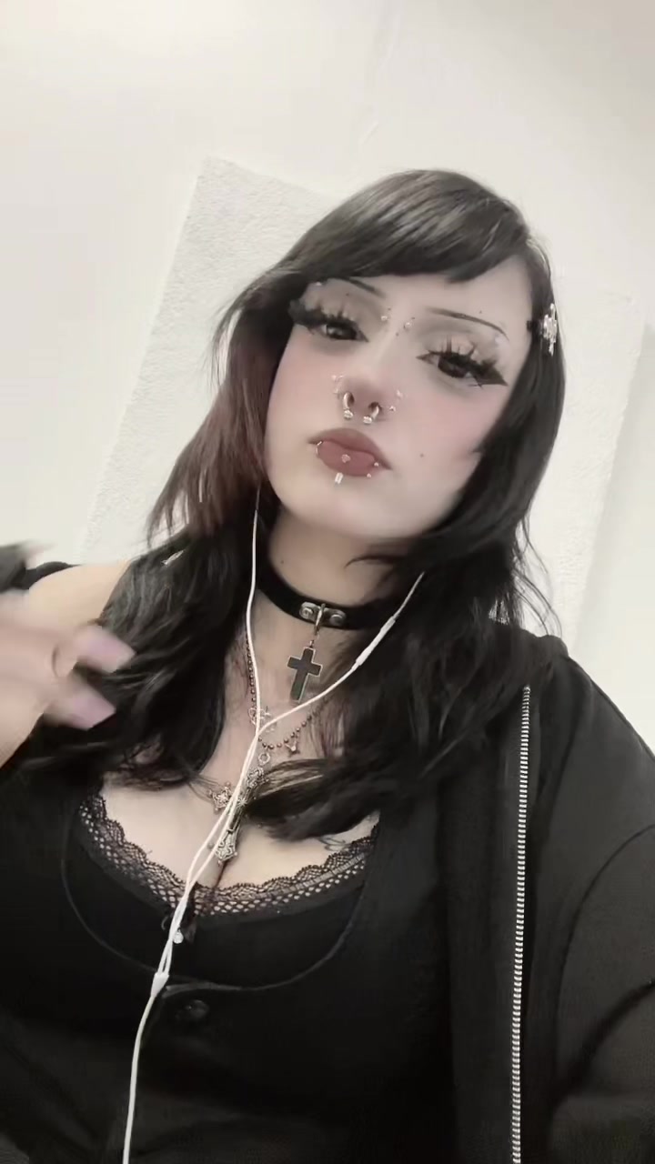 @lari ૮ ․ ․ ྀིა