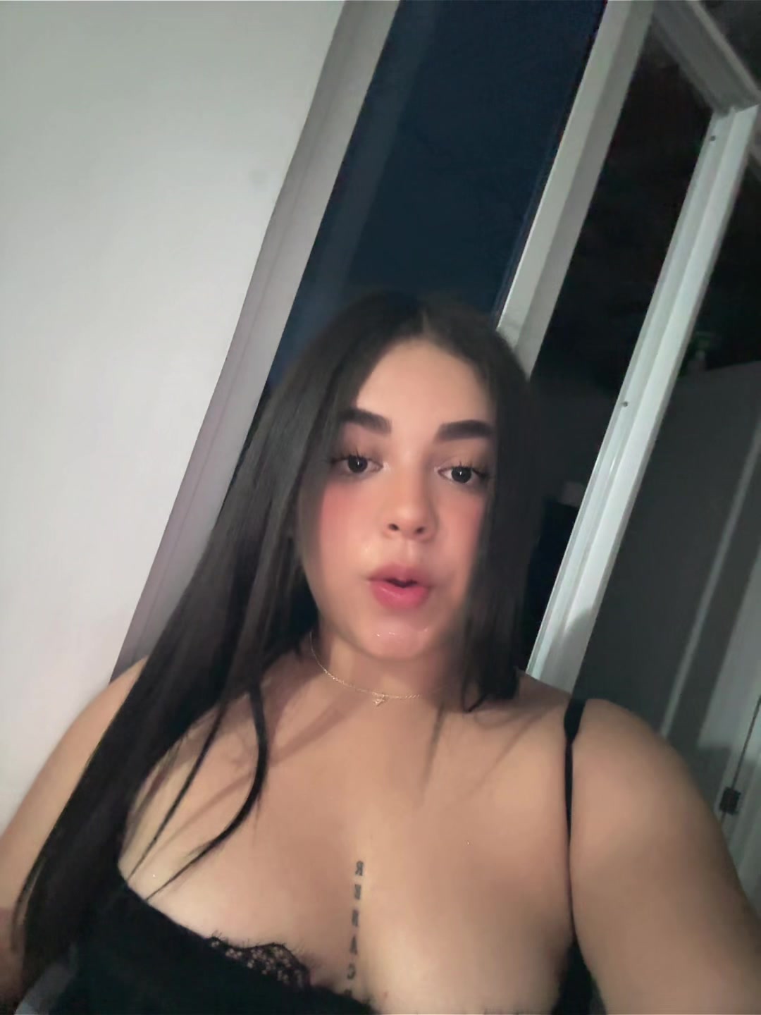 @222🚶🏼&zwj;♀️