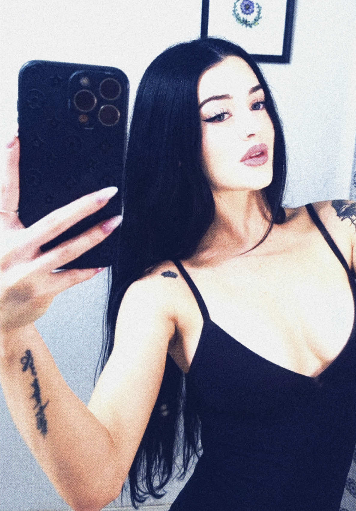 @🖤