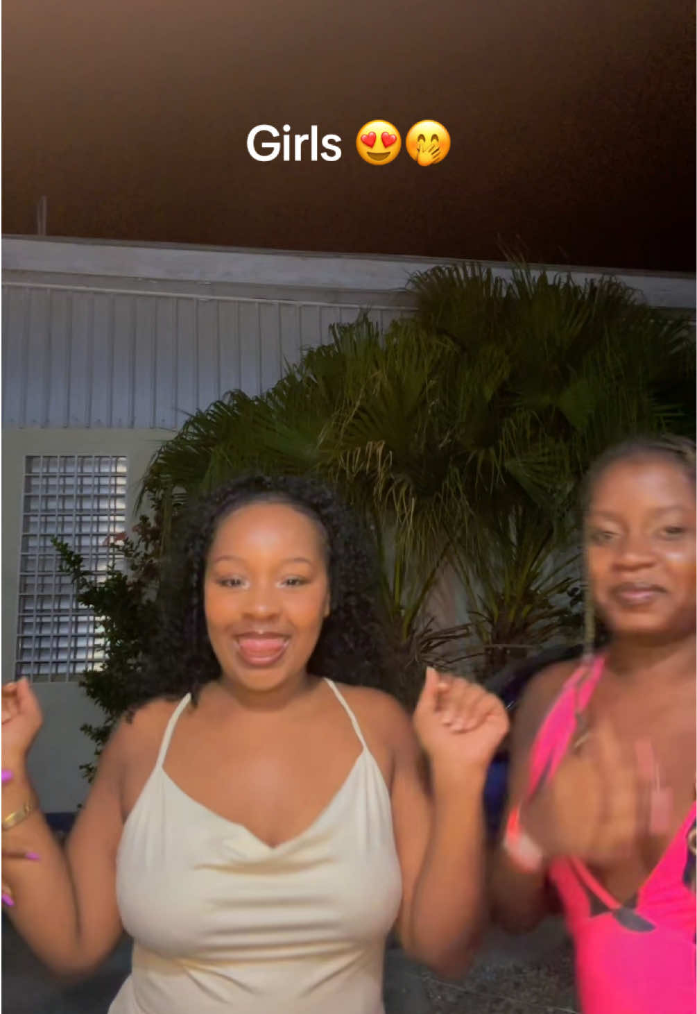 @Tai_sisters