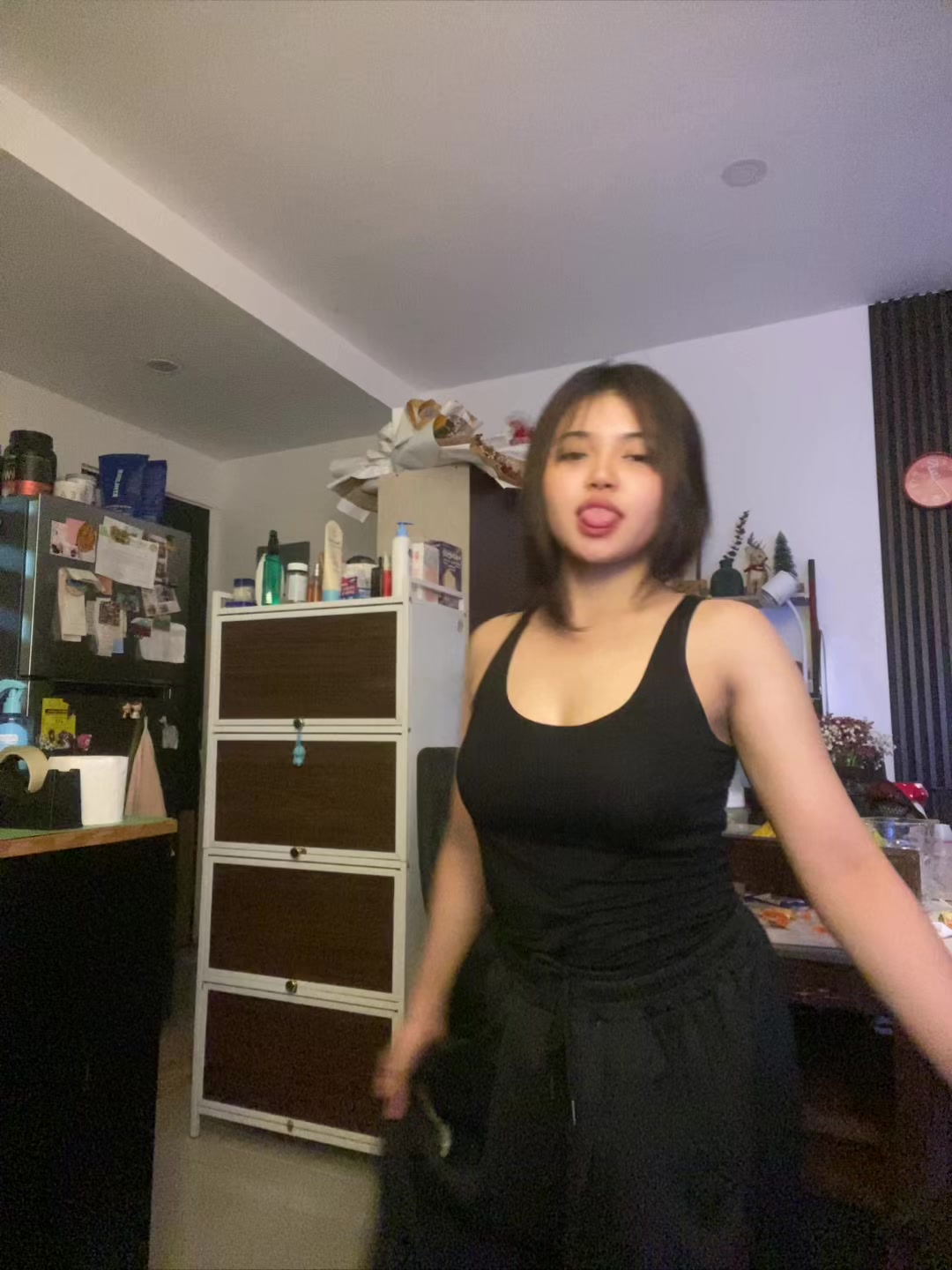 @twtlykvcaaaaahck