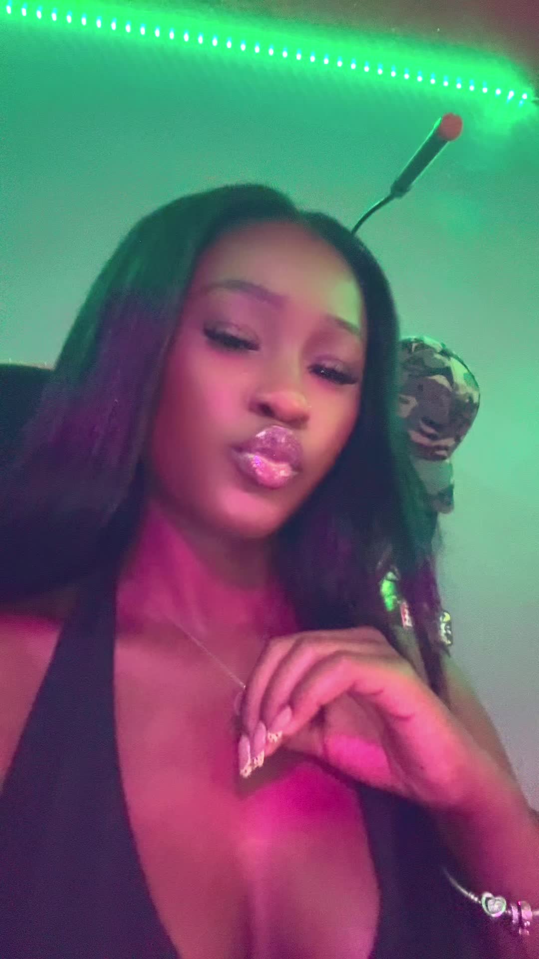 @ANITA MAX WYNN💋