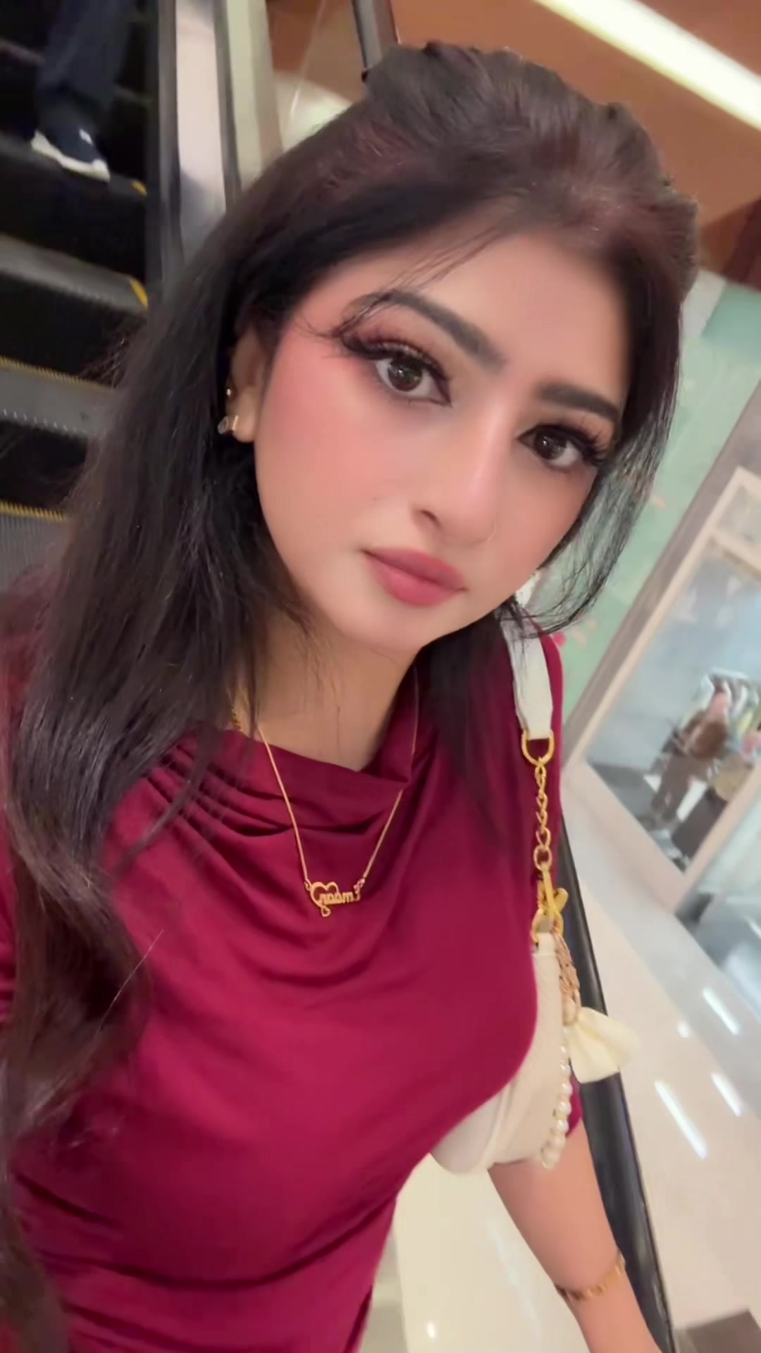 @Emaan Emo 🦋