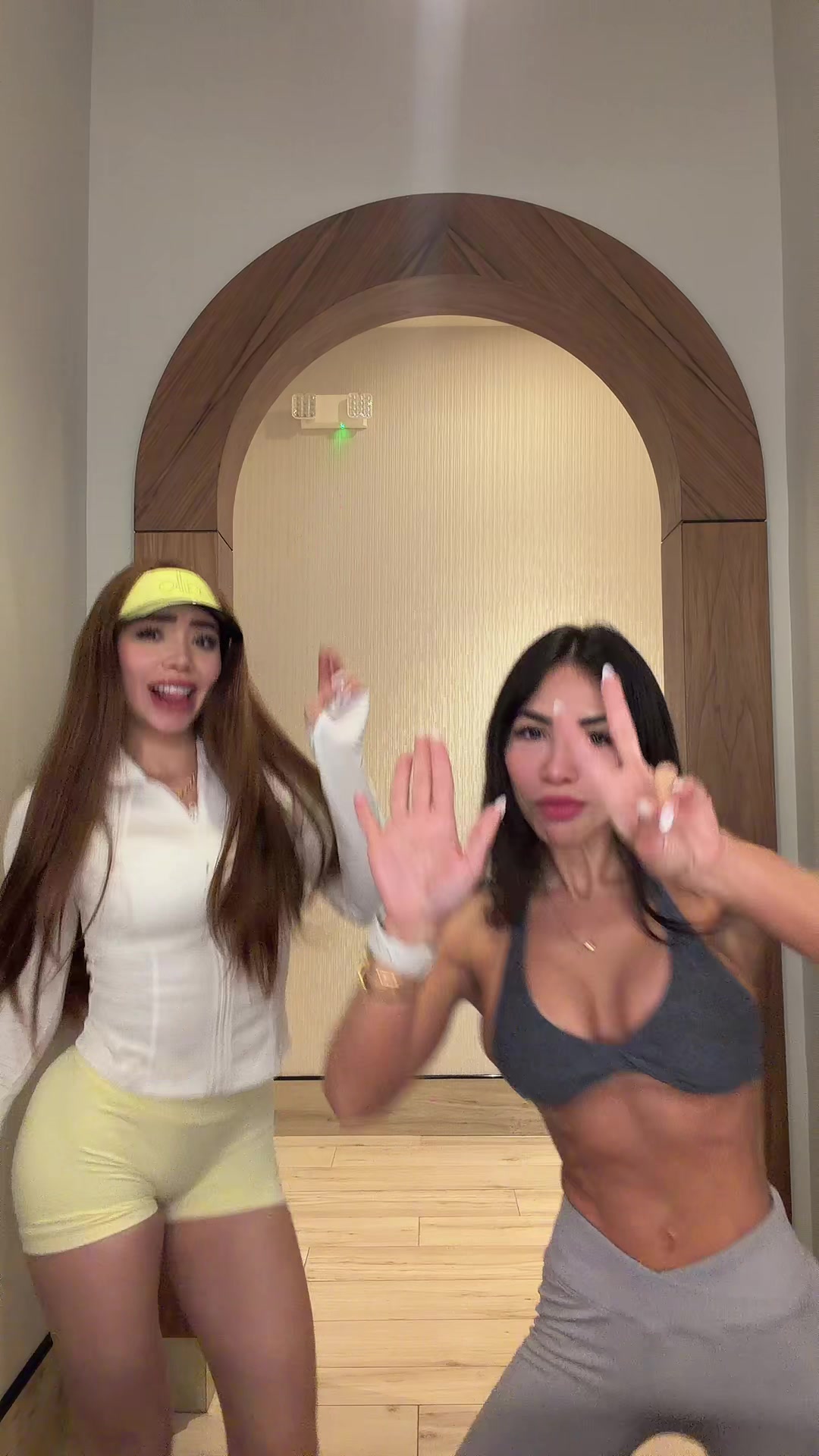 @Alessandra Leon
