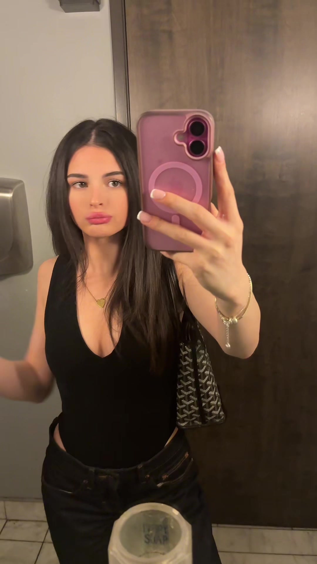 @Ava