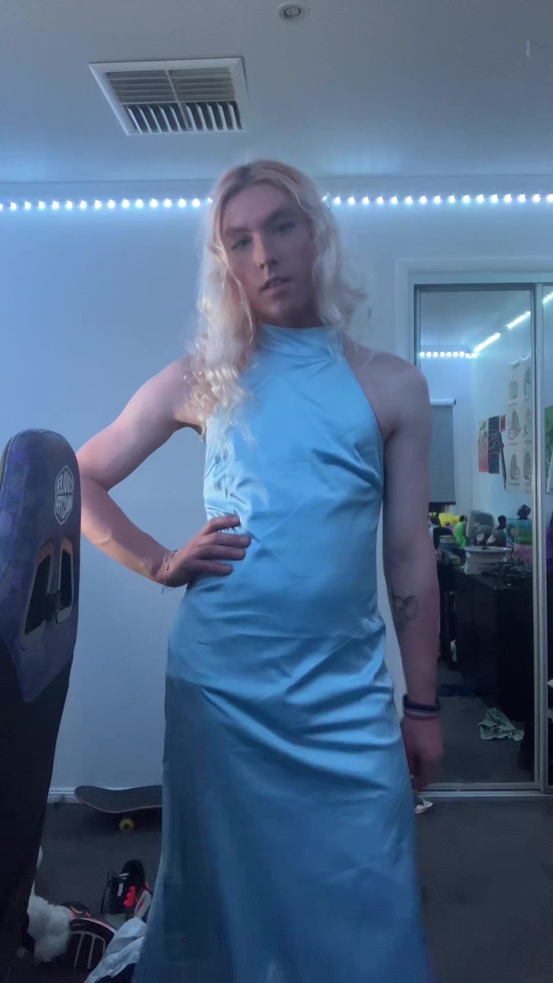 @Foxy_femboy