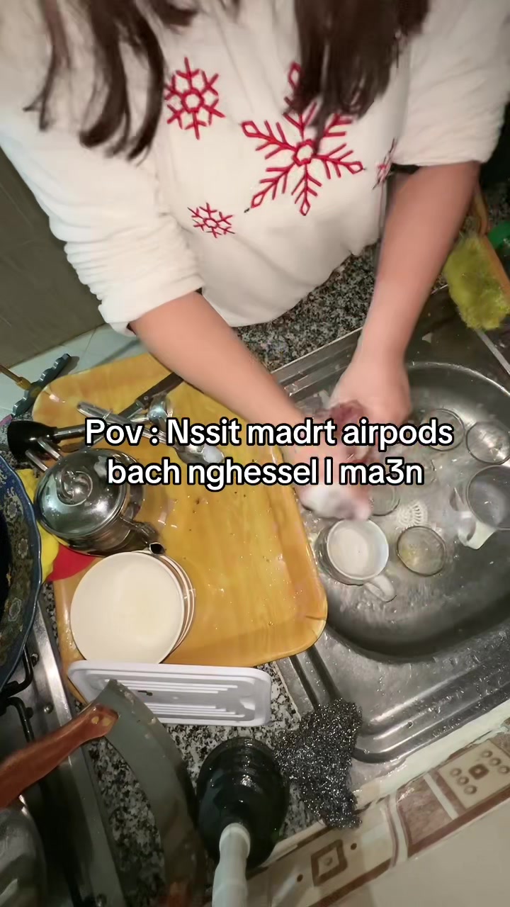 @Emy_