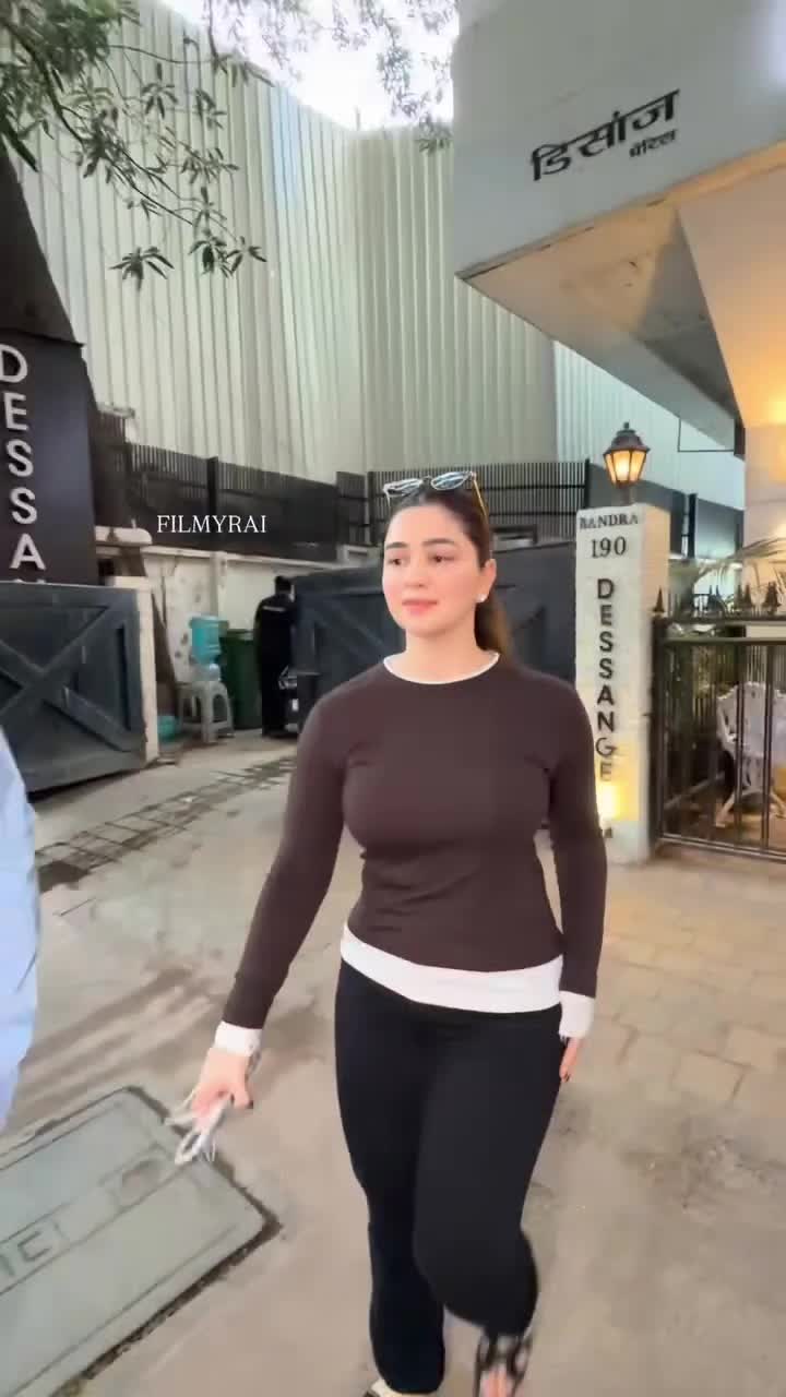 @𝙨𝐚𝐫𝐚𝐡 𝐤𝐡𝐚𝐧 𝟒𝟔 ❤