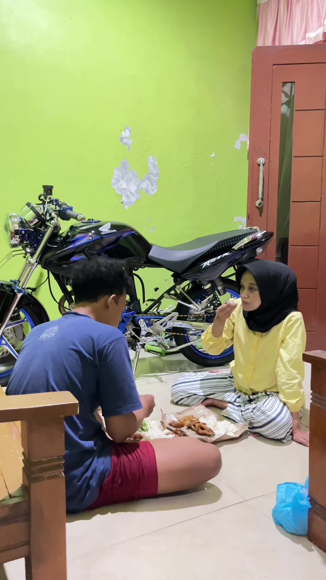@Krisna Tidak Biru