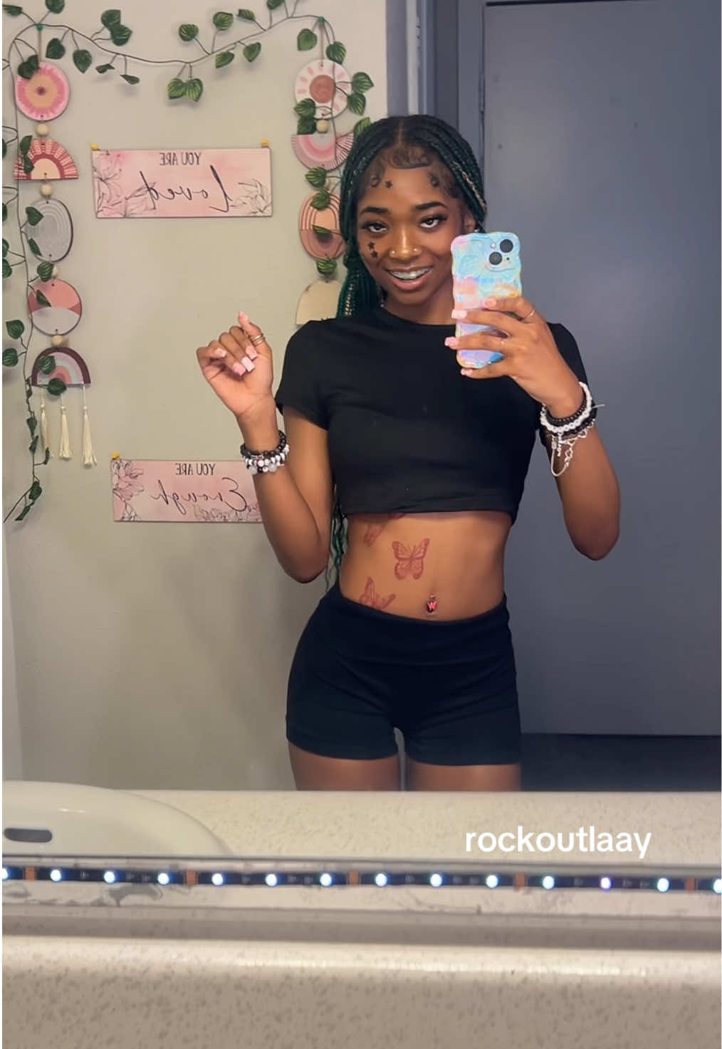 @rockoutlaay