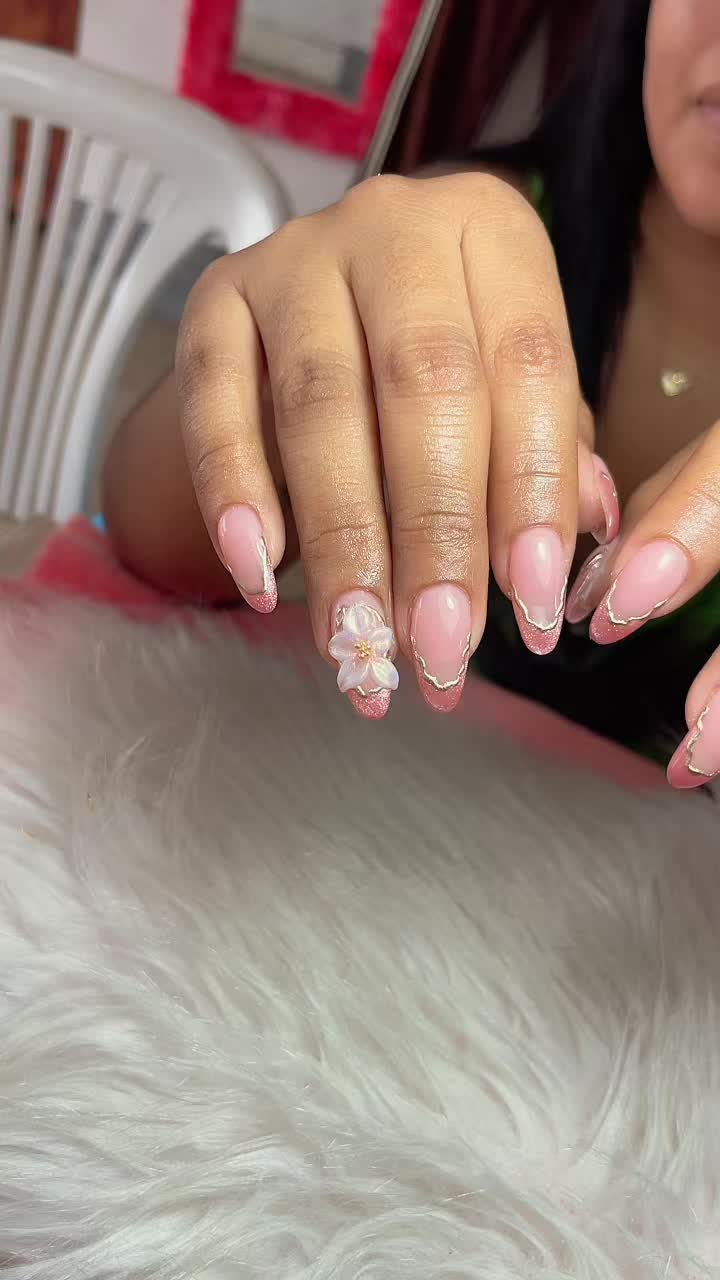@🦋 Outlet Girl 🦋