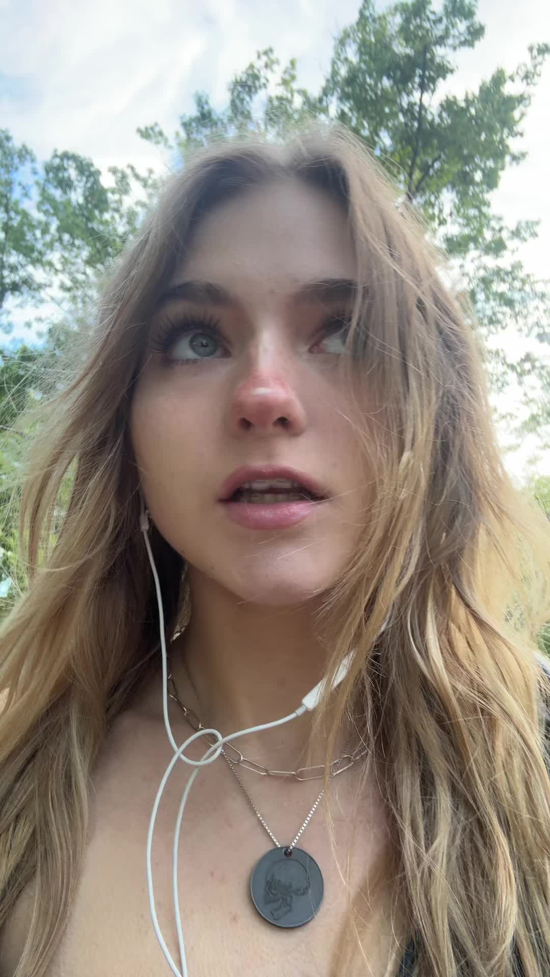 @elladaveyyyy