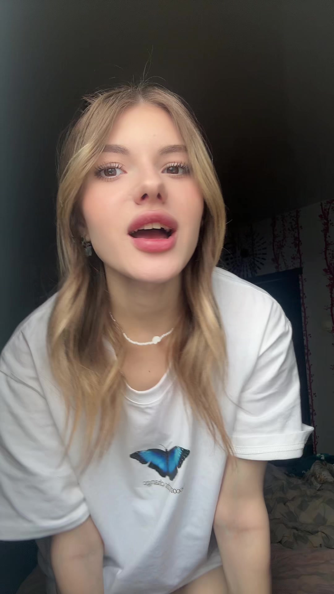@👅