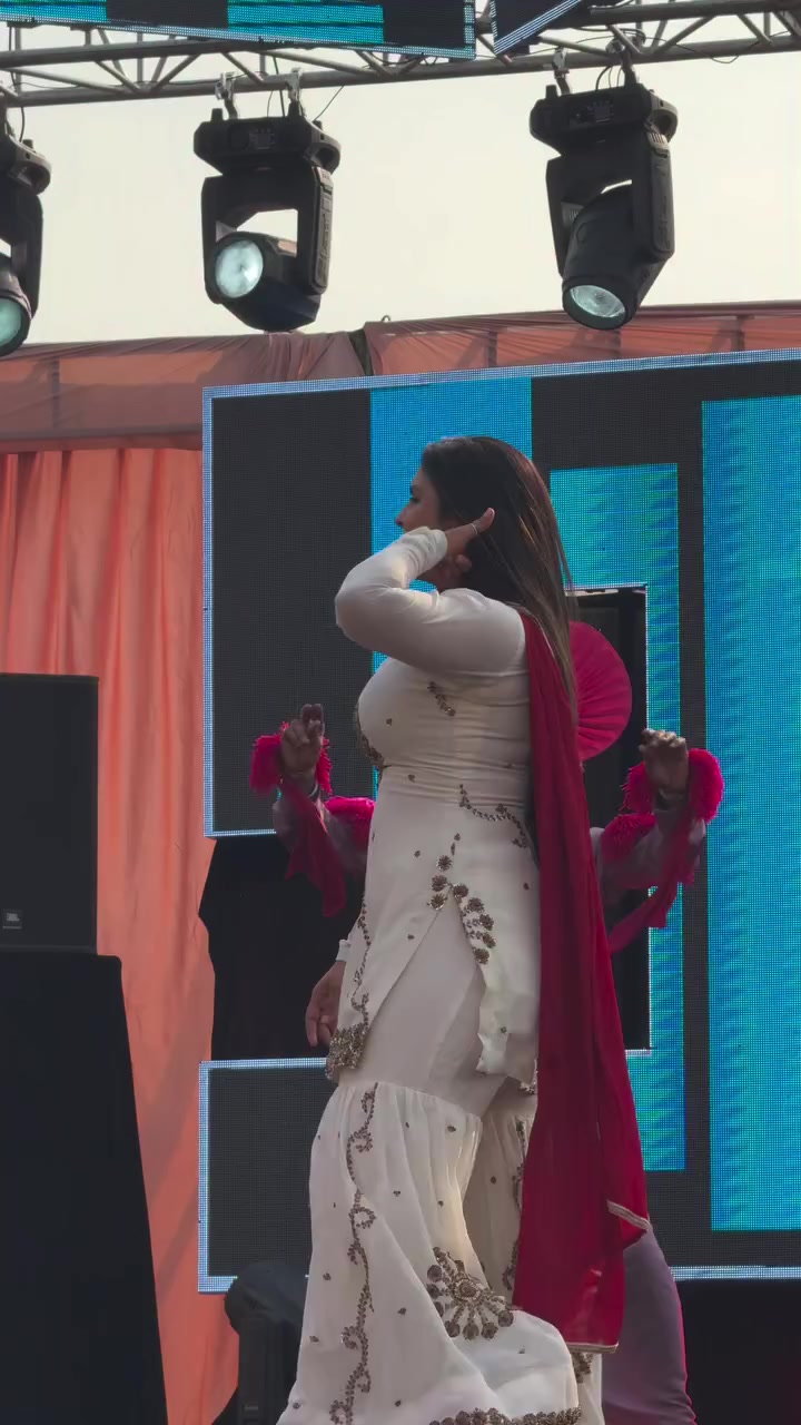 @Aj_Malika011