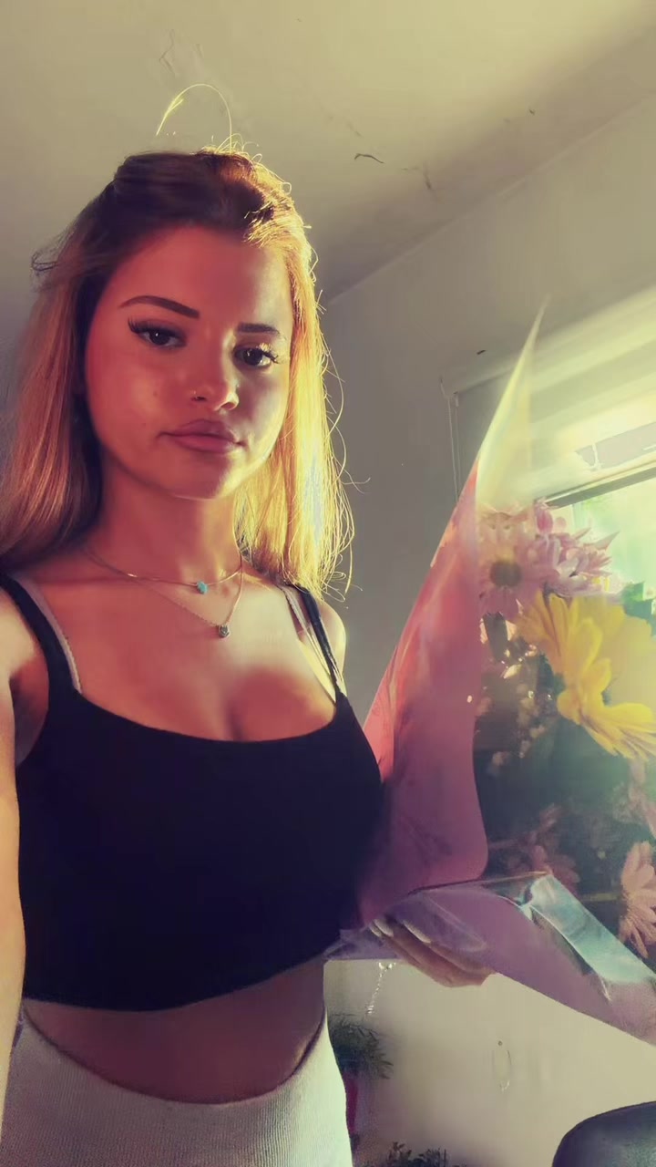 @𝐋𝐈𝐕 𝐆𝐈𝐒𝐁𝐄𝐑𝐆💞