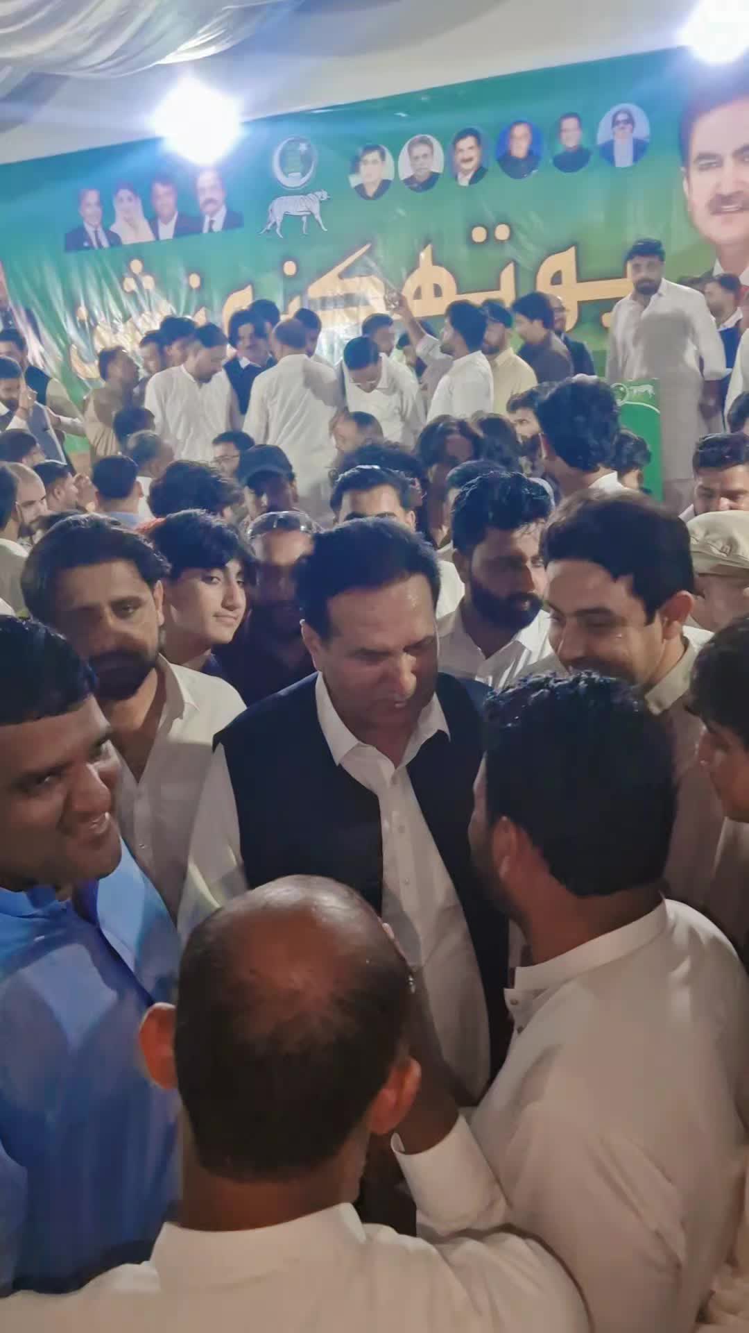 @shuJaa_Bhai