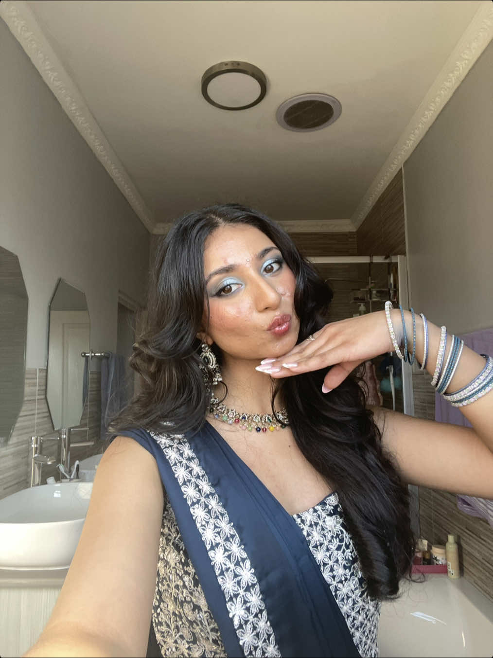 @Bhavika เฅ