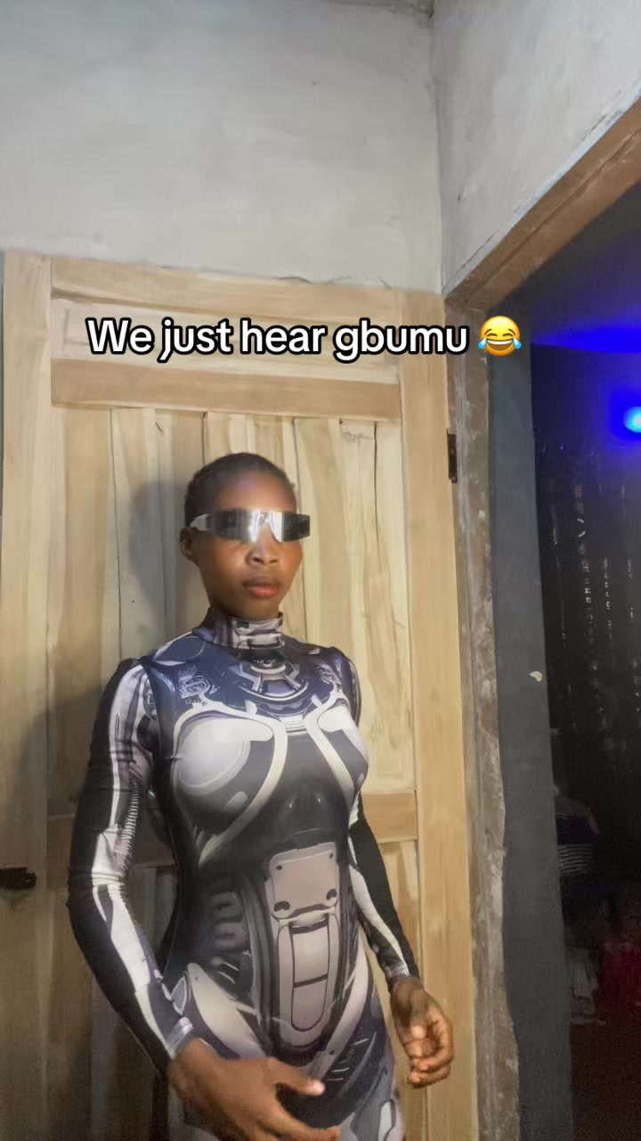 @That robot girl 🤖