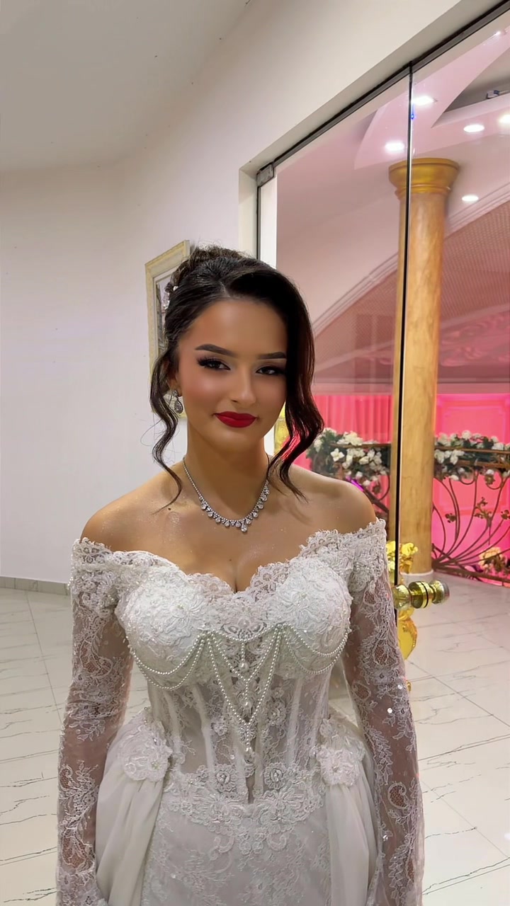 @Lola Sallon 👰&zwj;♀️💇&zwj;♀️💅