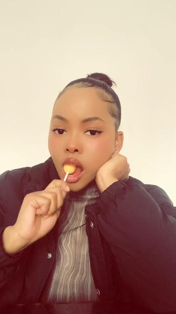 @Tshego_annikie