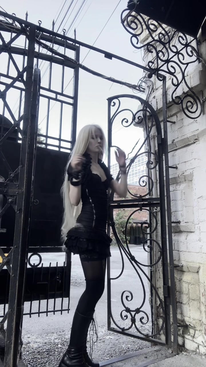 @damnwitchq